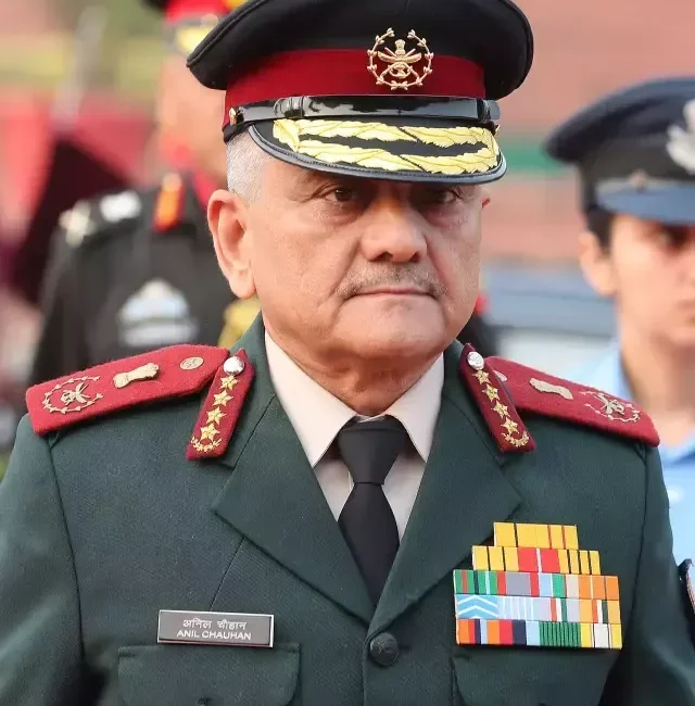 Hindistan Genelkurmay Başkanı Anil Chauhan, Pakistan’ın Hint savaş uçaklarını düşürdüğüne