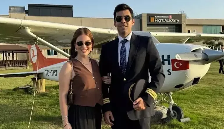 Sihirli Annem dizisinin Çilek’i Zeynep Özkaya, pilot sevgilisi Oğulcan Can