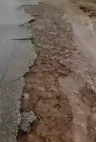 Kırşehir'in Kaman ilçesine bağlı Erbişim köyünde sabah saatlerinde başlayan sağanak