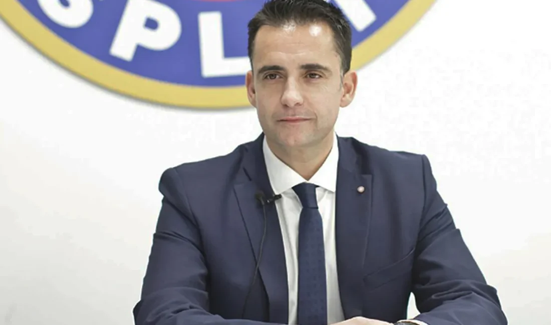 Fenerbahçe Teknik Direktörü Jose Mourinho, kulüpten ayrılan Sportif Direktör Mario
