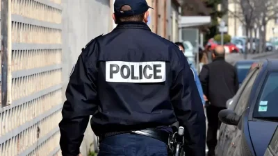 Fransa'nın Villeurbanne kentinde, sabah namazından önce Errahma Camisi'ne giren kimliği