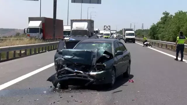 Kuzey Marmara Otoyolu Eyüpsultan bağlantı yolunda, sapağı kaçıran hafif ticari