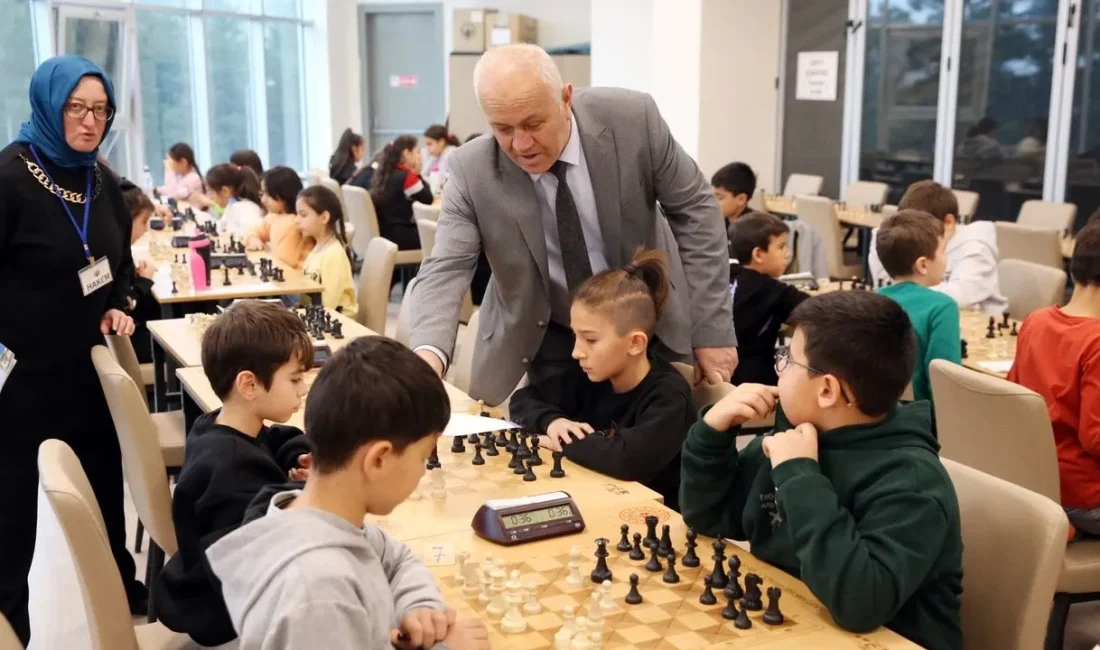 Kastamonu’da 20 yıldır satranç eğitimi veren müdür yardımcısı Hilmi Böcek,