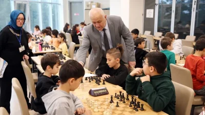 Kastamonu’da 20 yıldır satranç eğitimi veren müdür yardımcısı Hilmi Böcek,