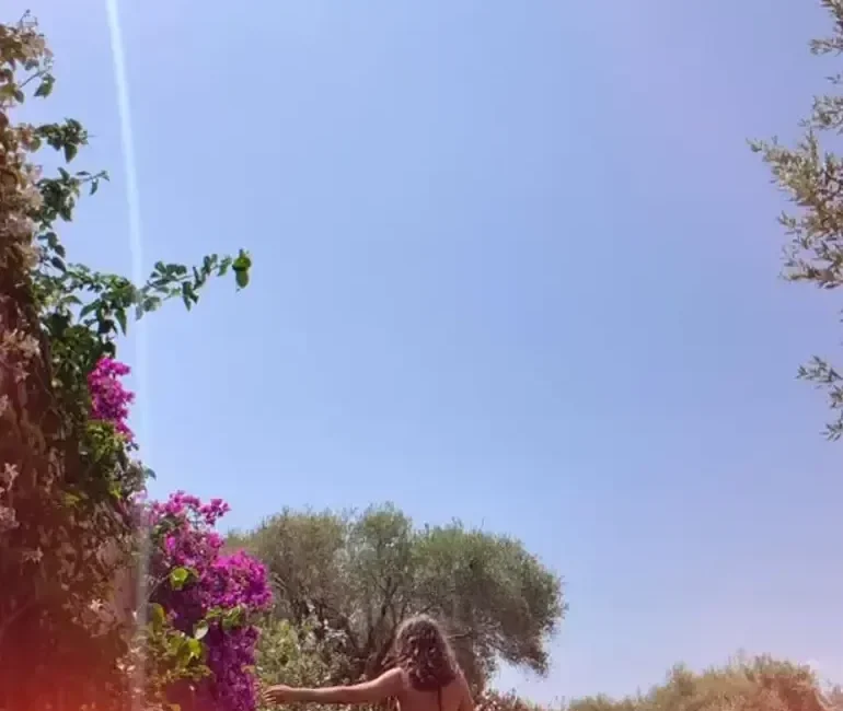 Her zaman magazin gündeminde yer alan ünlü oyuncu Serenay Sarıkaya,