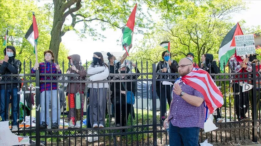 ABD'nin Illinois eyaletinde bulunan Chicago Üniversitesi'nde düzenlenen mezuniyet töreni, bu