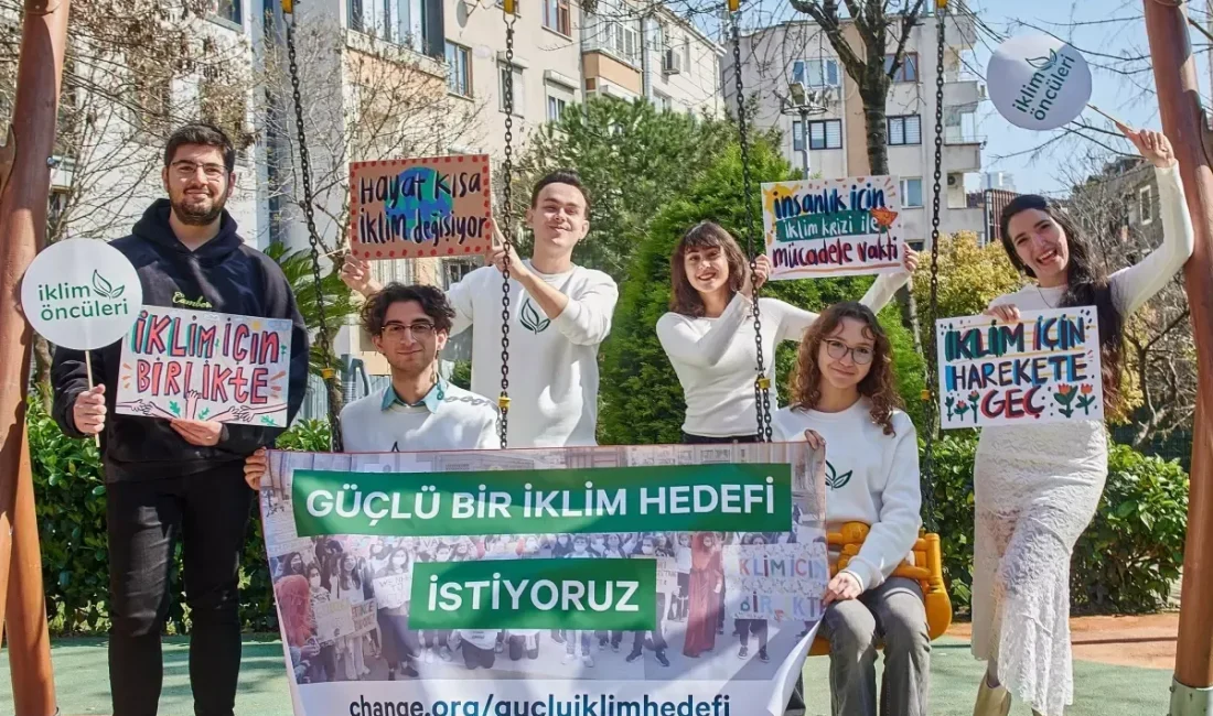 Ankara’da farklı üniversitelerde eğitim gören çevre gönüllüsü öğrenciler, iklim krizine