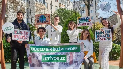 Ankara’da farklı üniversitelerde eğitim gören çevre gönüllüsü öğrenciler, iklim krizine