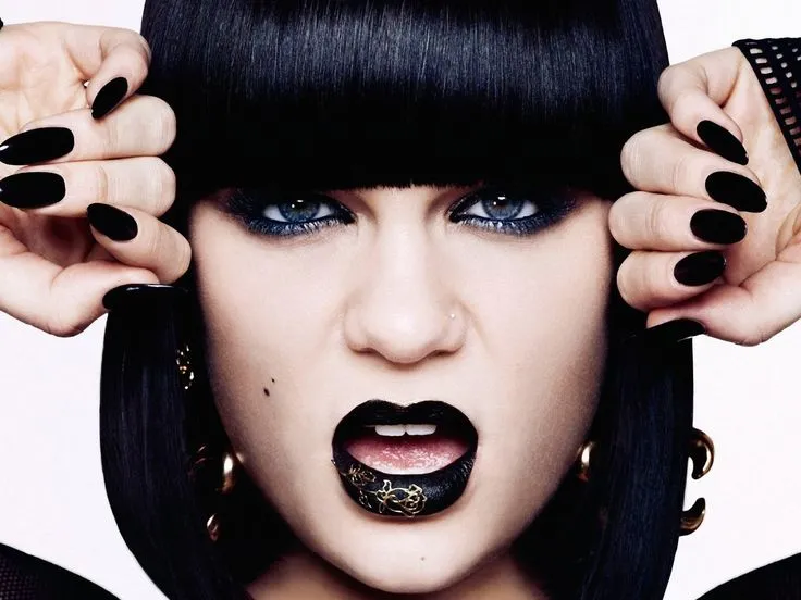 İngiliz pop müziğinin sevilen ismi Jessie J, son konserini verdi.