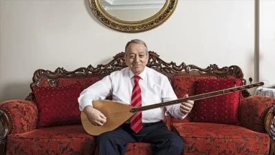 Türk halk müziğine ömrünü adayan klasik bağlama virtüözü Mehmet Erenler,