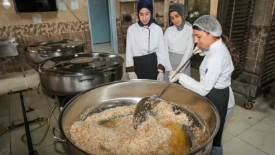 Ders zili çalıyor ama içeride sadece ders mi işleniyor?Kim fark