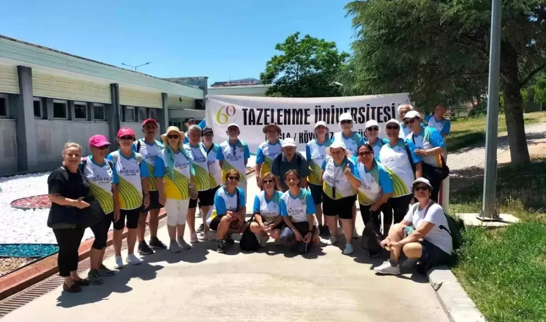 Muğla'nın Köyceğiz ilçesinden 60 yaş üstü öğrenciler, Isparta'da düzenlenen 5.