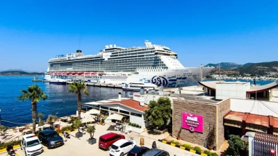 Malta bayraklı kruvaziyer gemisi AROYA Cruises, Muğla'nın Bodrum ilçesine ilk