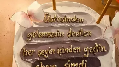 Başrollerini Çağatay Ulusoy ve Demet Özdemir’in paylaştığı sevilen dizi “Eşref