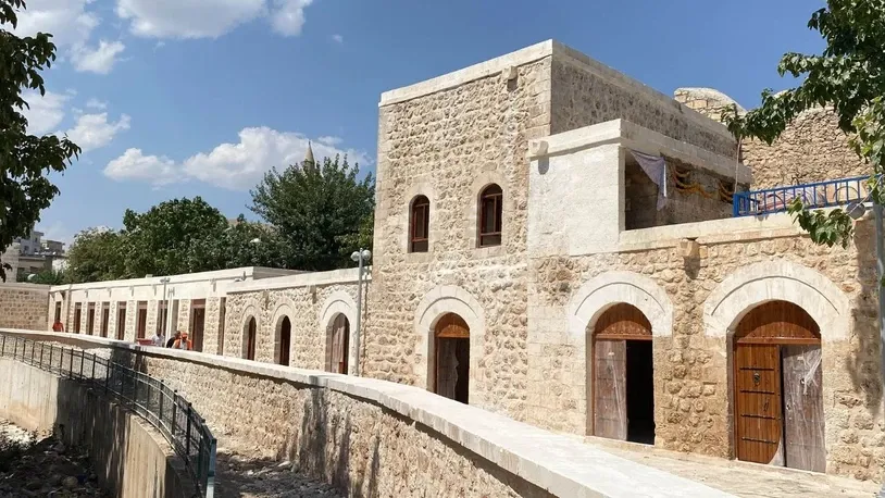 Mardin’de, kentin tarihi mimarisini koruma çalışmaları kapsamında kaç bina yıkılacak?