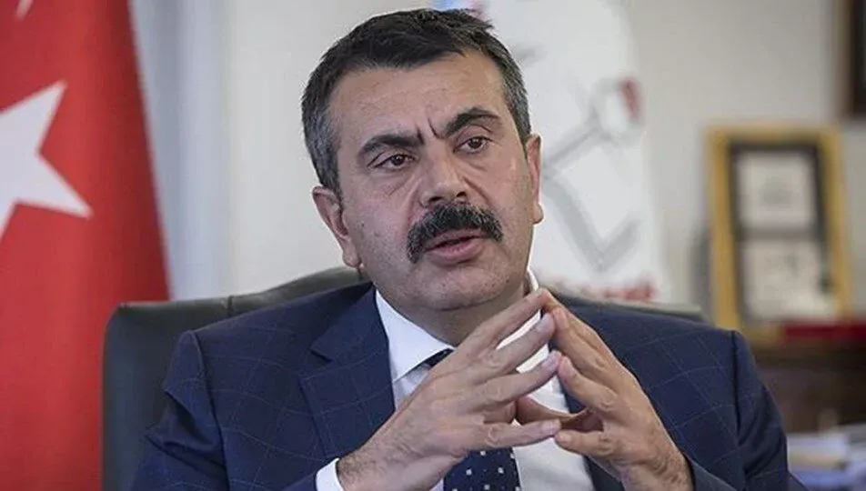 Milli Eğitim Bakanı Tekin, Bahçelievler’de 15 Temmuz Şehitleri İlkokulu’nda öğrencilere