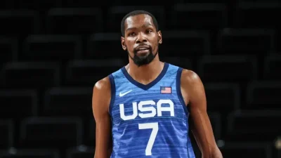 NBA’de sezonun en çok konuşulacak takaslarından biri gerçekleşti.