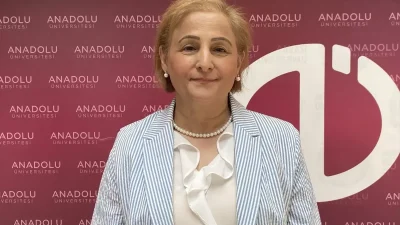 Anadolu Üniversitesi Öğretim Üyesi Prof. Dr. Emine Kolaç, yapay zeka