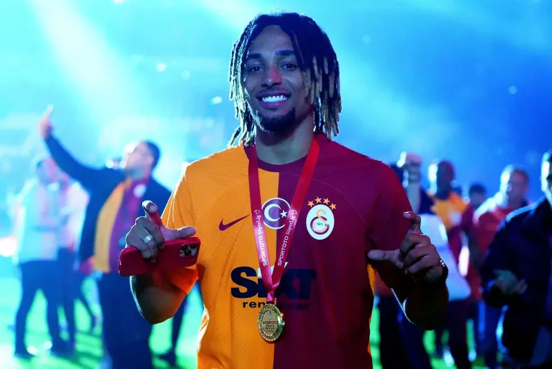 Galatasaray'da sergilediği performansla taraftarların gönlünde taht kuran Sacha Boey, kariyerine