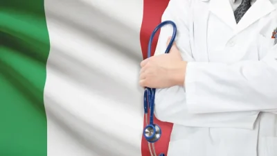 İtalya Sağlık Bakanlığı, 12 büyük kentte kırmızı alarm ilan etti.