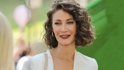 Başarılı oyunculuğu ve dikkat çeken projeleriyle tanınan Ece Dizdar kimdir,