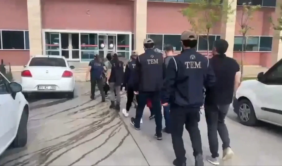 TSK ve emniyet içinde FETÖ operasyonu: 176 asker ve 21
