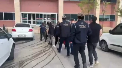 TSK ve emniyet içinde FETÖ operasyonu: 176 asker ve 21