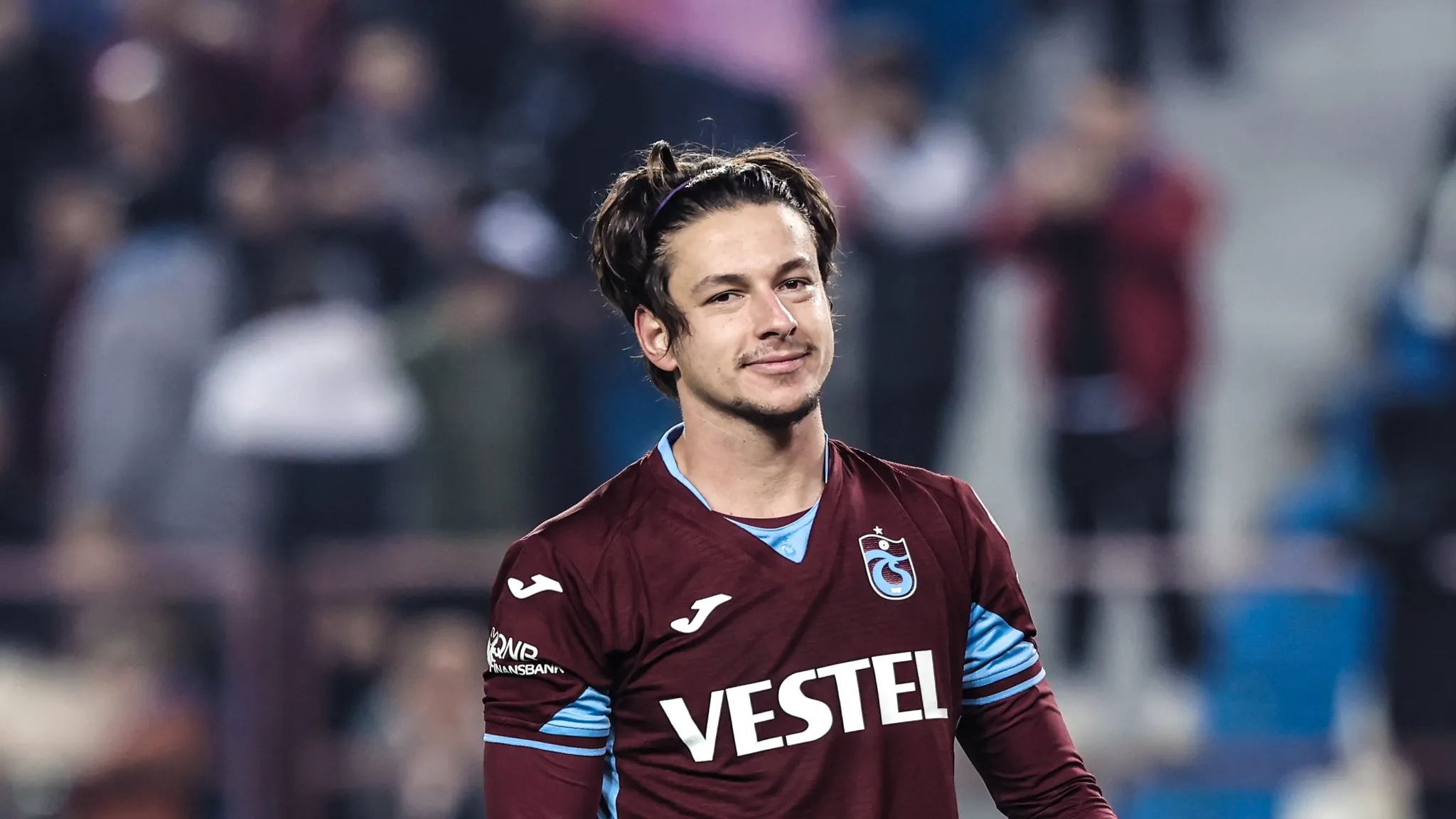 Enis Destan Kimdir? Arzum Kuruçalı ile evlenen Trabzonspor'un Yıldız Futbolcusu Enis Destan Hayatı ve Kariyeri