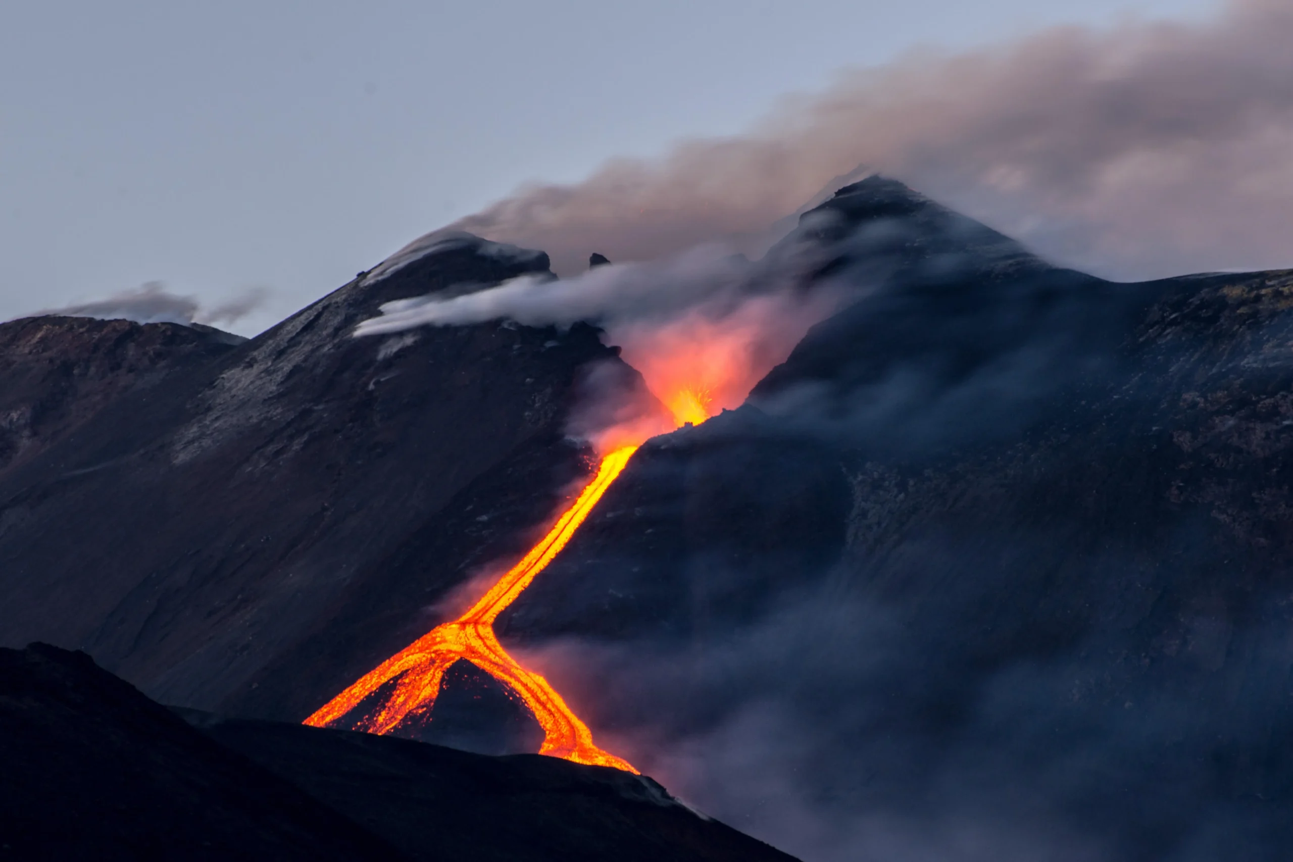 Etna Yanardağı Nerede? Etna en son ne zaman patladı, aktif mi, Türkiye'yi etkiler mi?