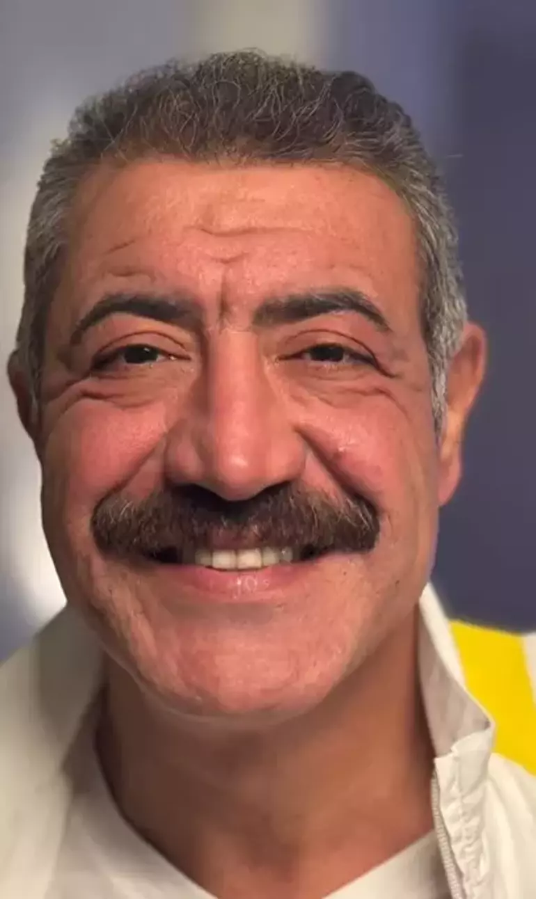 Hakan Altun’dan Sürpriz İmaj Değişikliği! Sakallara Veda, Bıyıklar Tatilden Döndü Hakan Altun’dan Sürpriz İmaj Değişikliği! Sakallara Veda, Bıyıklar Tatilden Döndü