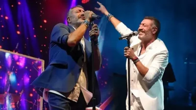 Ünlü sanatçı Hakan Altun, yıllardır vazgeçmediği sakallarına veda ederek sosyal