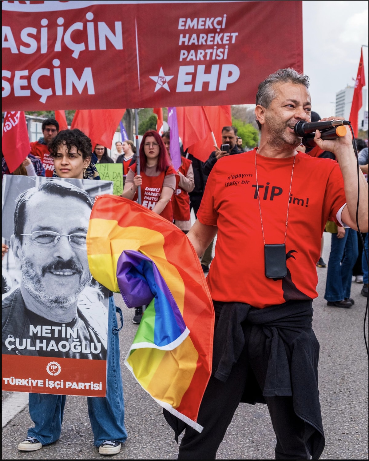 İrfan Değirmenci Gay mi? “Ne Yanlışız Ne Yalnız” Açıklamaları Gündeme Bomba Gibi Düştü