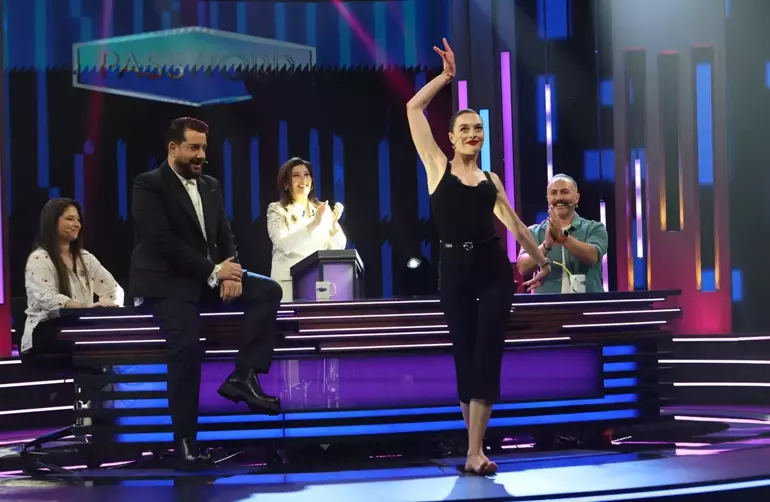 Melis Sezen, Kanal D’nin sevilen yarışması Password’de oryantal dansıyla göz