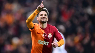 Mertens futbolu bırakıyor! Yıldız futbolcu jübile maçında sahaya son kez