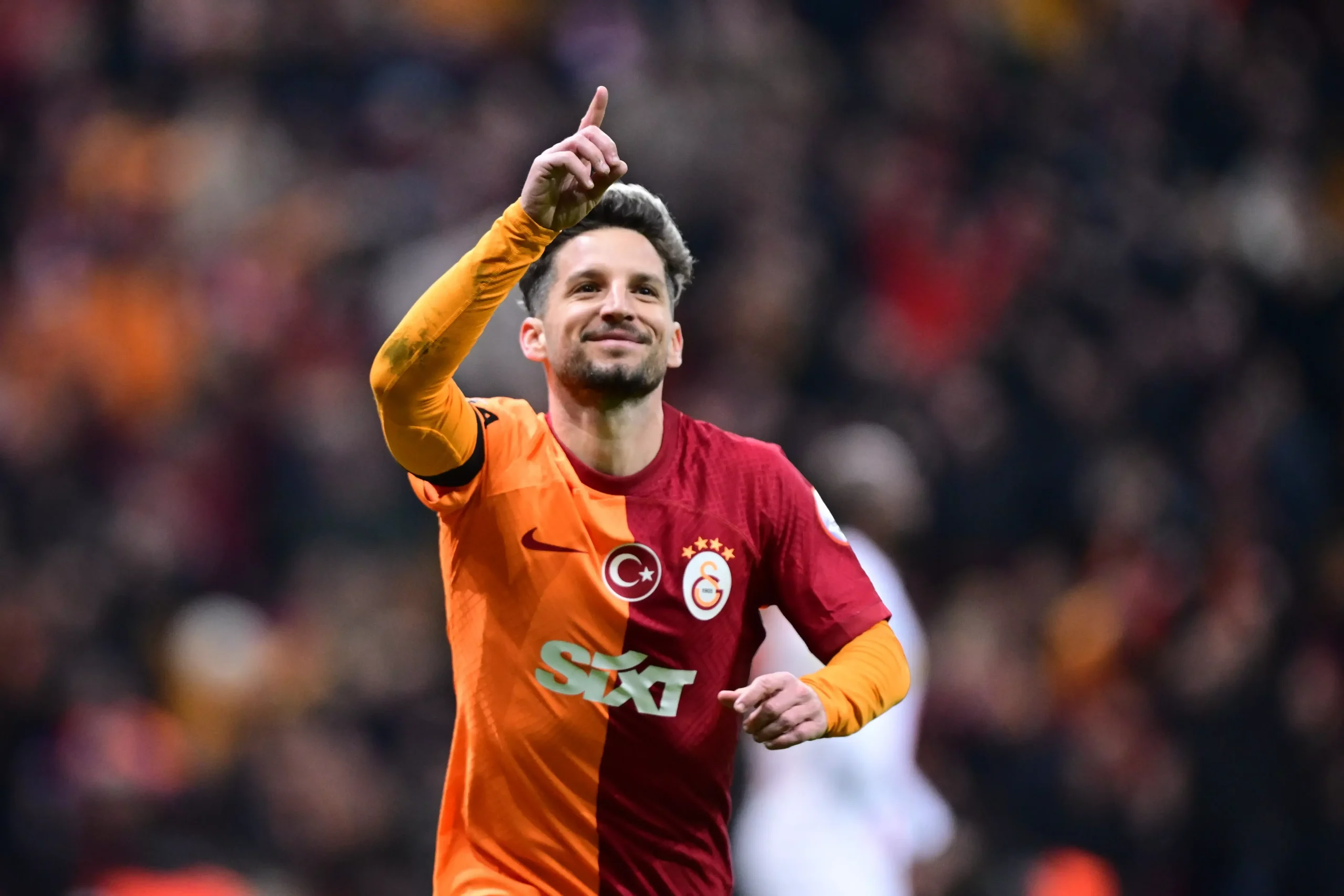 Mertens futbolu bırakıyor! Yıldız futbolcu jübile maçında sahaya son kez