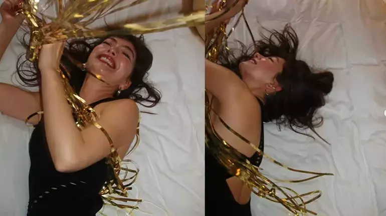 Neslihan Atagül’ün Yatak Paylaşımı Olay Yarattı: “Kutlanacak Şeyler Var” Notu Hayranlarını Heyecanlandırdı Neslihan Atagül’ün Yatak Paylaşımı Olay Yarattı: “Kutlanacak Şeyler Var” Notu Hayranlarını Heyecanlandırdı