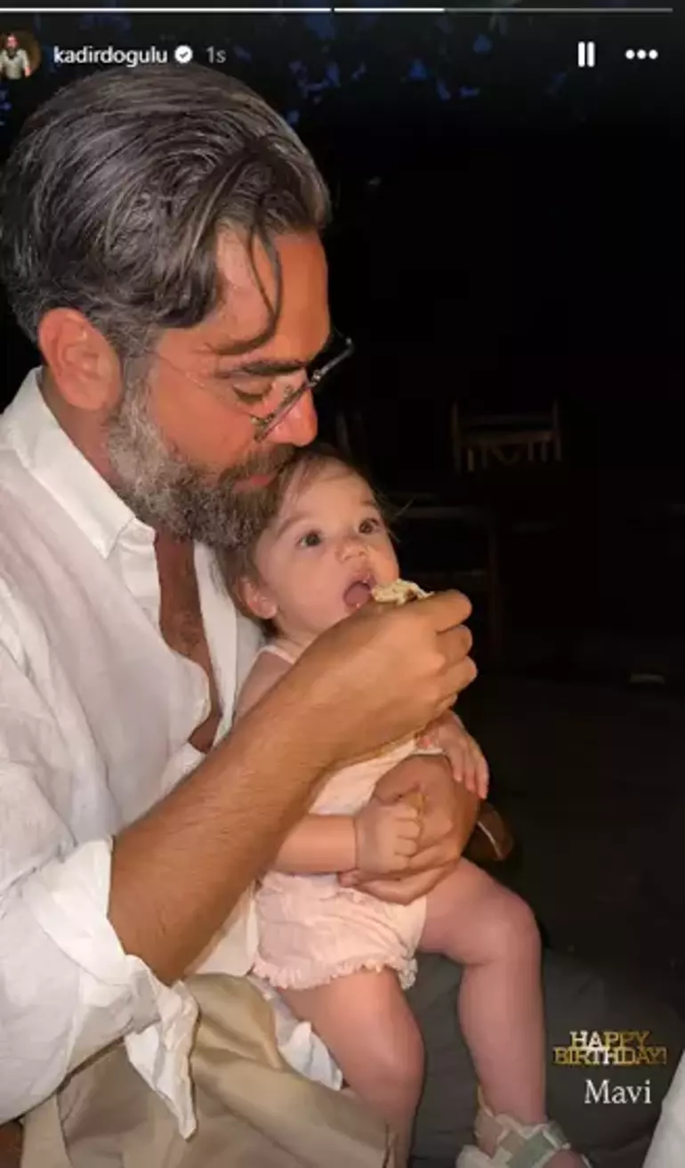 Neslihan Atagül’ün Yatak Paylaşımı Olay Yarattı: “Kutlanacak Şeyler Var” Notu Hayranlarını Heyecanlandırdı Neslihan Atagül’ün Yatak Paylaşımı Olay Yarattı: “Kutlanacak Şeyler Var” Notu Hayranlarını Heyecanlandırdı