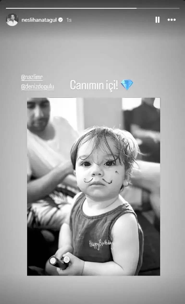 Neslihan Atagül’ün Yatak Paylaşımı Olay Yarattı: “Kutlanacak Şeyler Var” Notu Hayranlarını Heyecanlandırdı Neslihan Atagül’ün Yatak Paylaşımı Olay Yarattı: “Kutlanacak Şeyler Var” Notu Hayranlarını Heyecanlandırdı