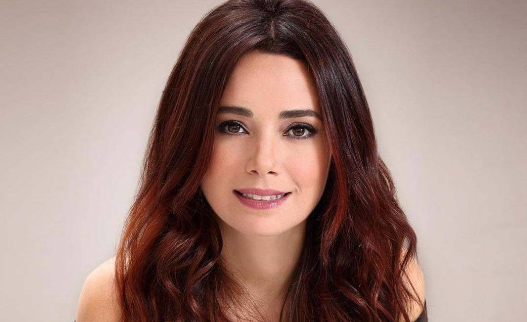 Özgü Namal’ın başrolünde yer aldığı Kıskanmak dizisi yeni sezonda izleyiciyle