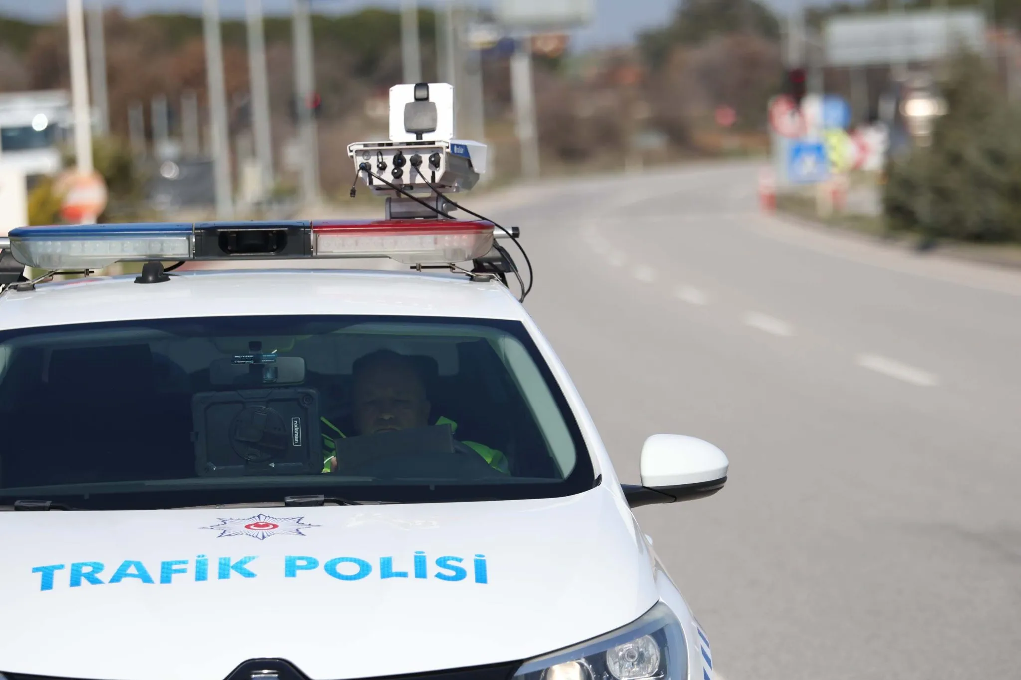 Radar Uyarı Cihazı Yasak mı? 2025 Yılında Radar Dedektörü Kullanmanın Cezası Dudak Uçuklatıyor