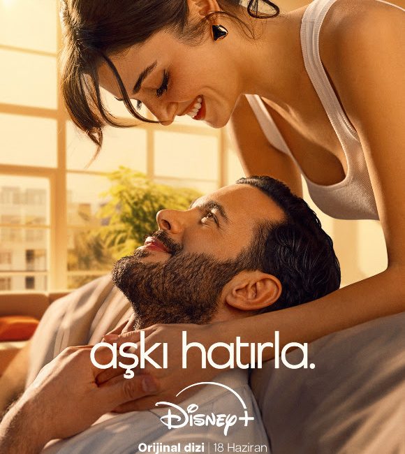  Aşkı Hatırla dizisinin başrol oyuncuları Barış Arduç ve Hande Erçel,