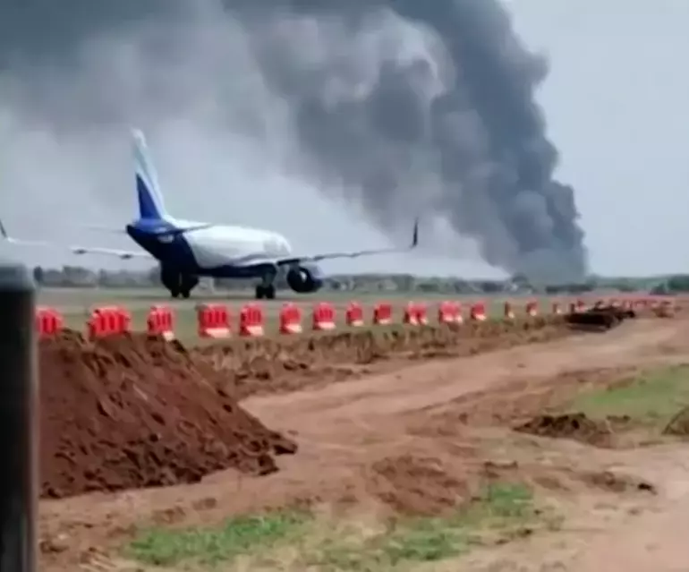Hindistan’da Uçak Kazası! 242 Yolcu Taşıyan Uçak Yerleşim Yerine Çakıldı
