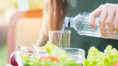 Su diyeti nedir? Hızlı kilo verdirir mi? Limonlu ve tarçınlı