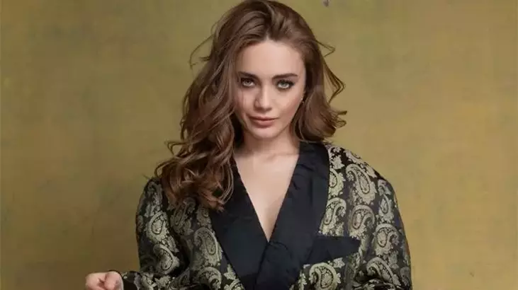 Temiz Para Dizisinin Hande’si Damla Sönmez Kimdir? Aslen Nereli, Kaç Yaşında, Annesi Nereli, Hangi Dizi ve Filmlerde Rol Aldı?