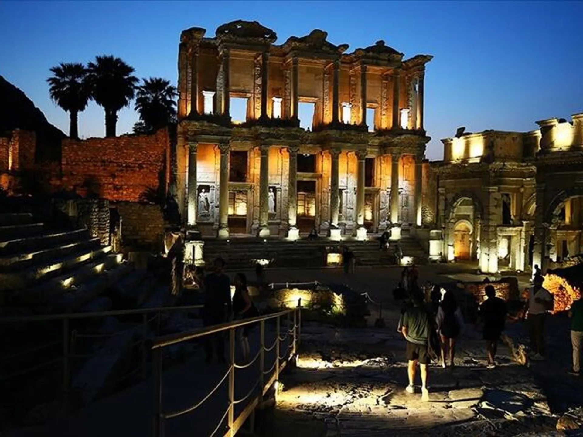 Topkapı Sarayı gece kaç TL? Efes'e gece giriş ücreti ne kadar? Efes gece Müzesi kaça kadar?