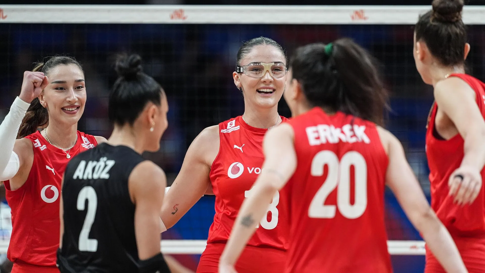 Zehra Güneş Gözüne Ne Oldu? Voleybol Yıldızının Gözlük Kullanma Nedeni Belli Oldu