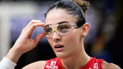 Zehra Güneş gözüne ne oldu? Milli voleybolcu neden gözlük takıyor?