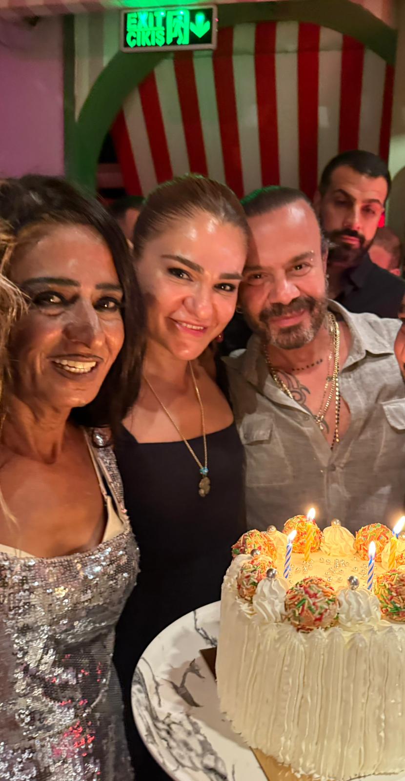 Yıldız Tilbe Sahnede 58. Yaşını Kutladı! “İtirazım Var” Düeti Olay Oldu
