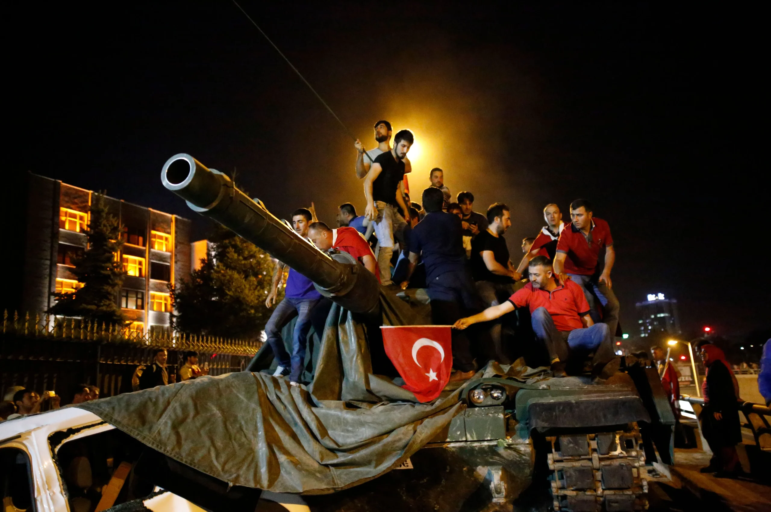 15 Temmuz Resmi Tatil mi? Noterler ve kargolar kapalı mı?