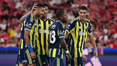 Yeni sezon hazırlıklarına İstanbul’da devam eden Fenerbahçe, Chobani Stadı’nda oynanan